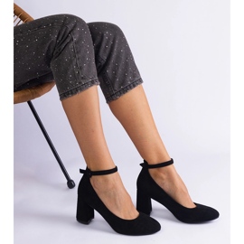 Mustat pumput ekosilanpylväässä 2