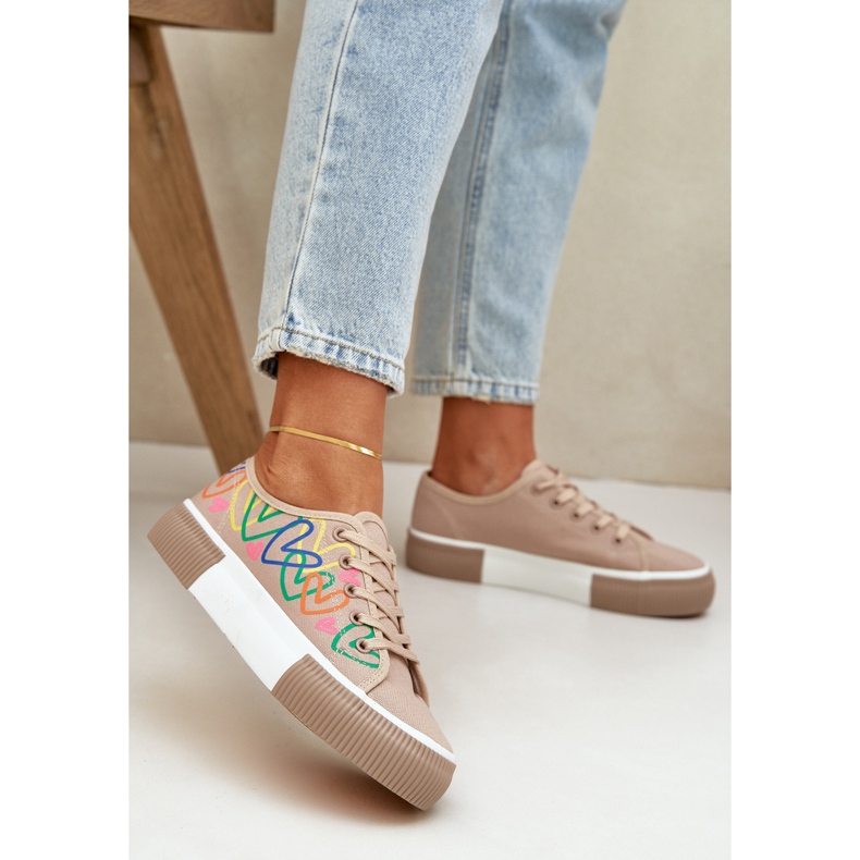 Naisten lenkkarit pimeässä sydämessä beige 2