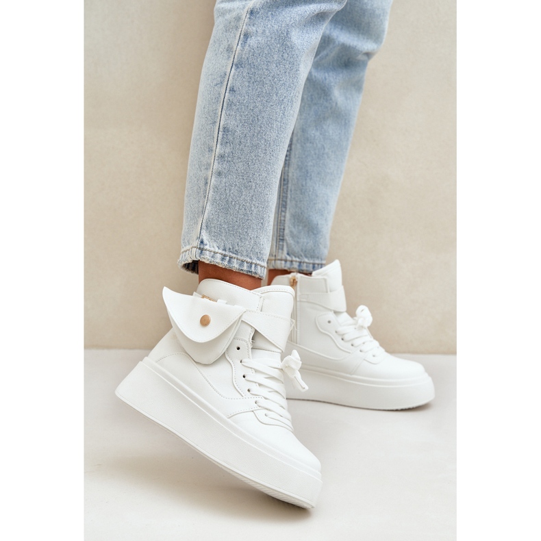 Korkeat lenkkarit, joissa on pussi valkoisella alustalla valkoinen 2