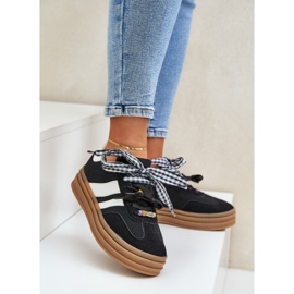 Naisten lenkkarit mustalla nastalla 2