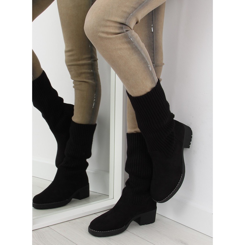 Mustat nilkkurit, joissa neulottu päällinen 1