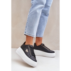 Tyylikkäät lenkkarit massiivisella mustavalkoisella alustalla 2