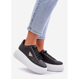 Tyylikkäät lenkkarit massiivisella mustavalkoisella alustalla 1