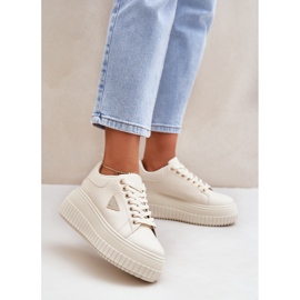 Tyylikkäät lenkkarit massiivisella kevyellä beige -alustalla 2