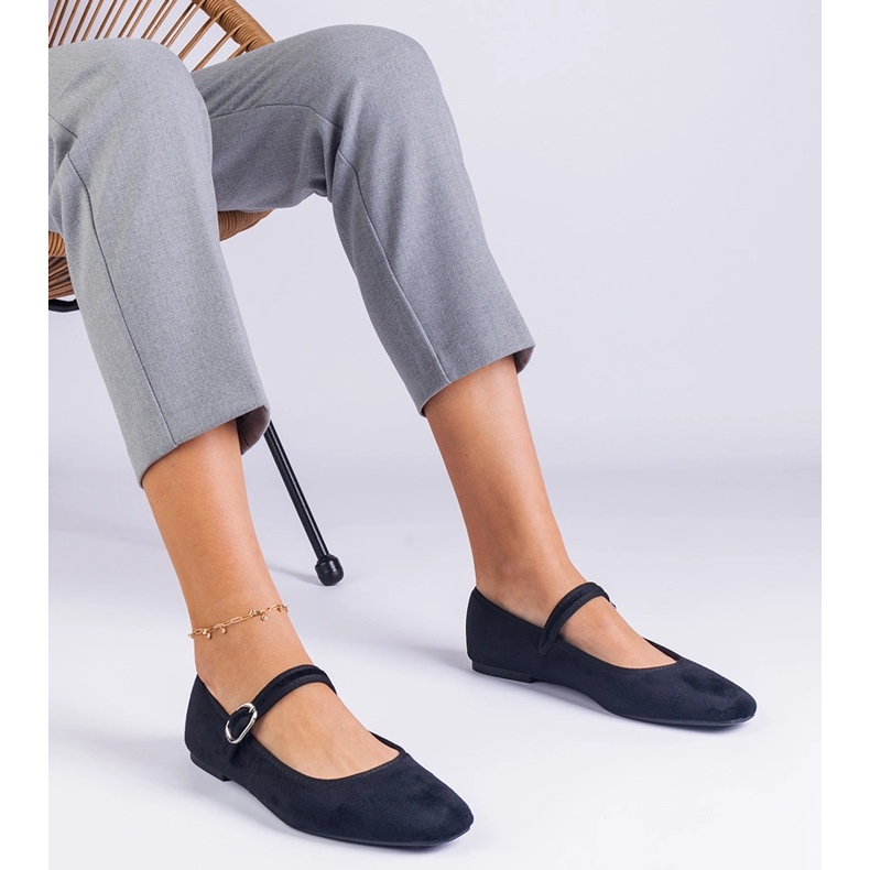 Mustat balleriinit vyöllä ja neliömäisellä nenällä 1