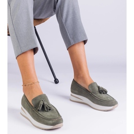 Vihreät naisten leipomot laiturilla reunoilla 1