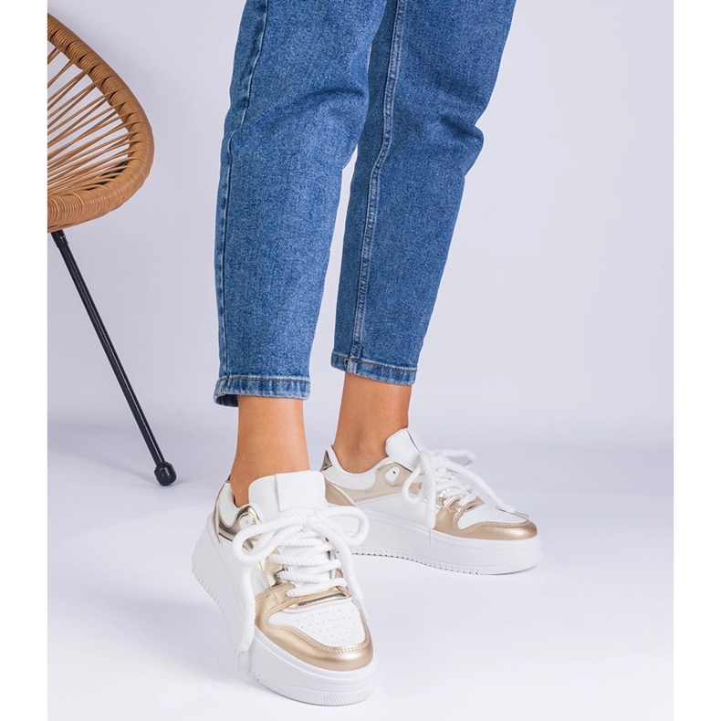 Valkoiset ja kultaiset alustalenkkarit kultainen 1