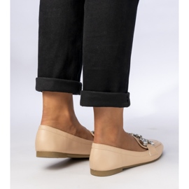 Naisten mokasiinit beige-koristeilla 1