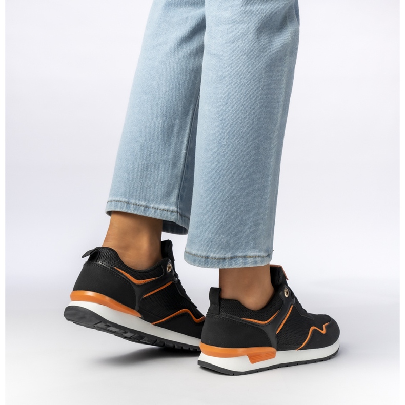 Naisten mustan urheilun lenkkarit 1