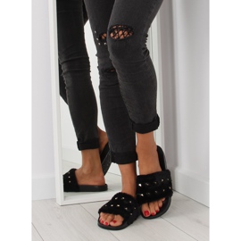 Mustat tossut turkisilla ja mustilla napeilla 2