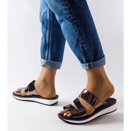 Naisten mustat nahkahousut paksulla pohjalla 1