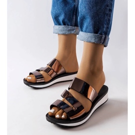 Naisten mustat nahkahousut paksulla pohjalla 2