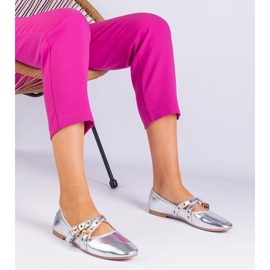 Eco -hopea -metalliset balleriinit, jotka on koristeltu soljella 1