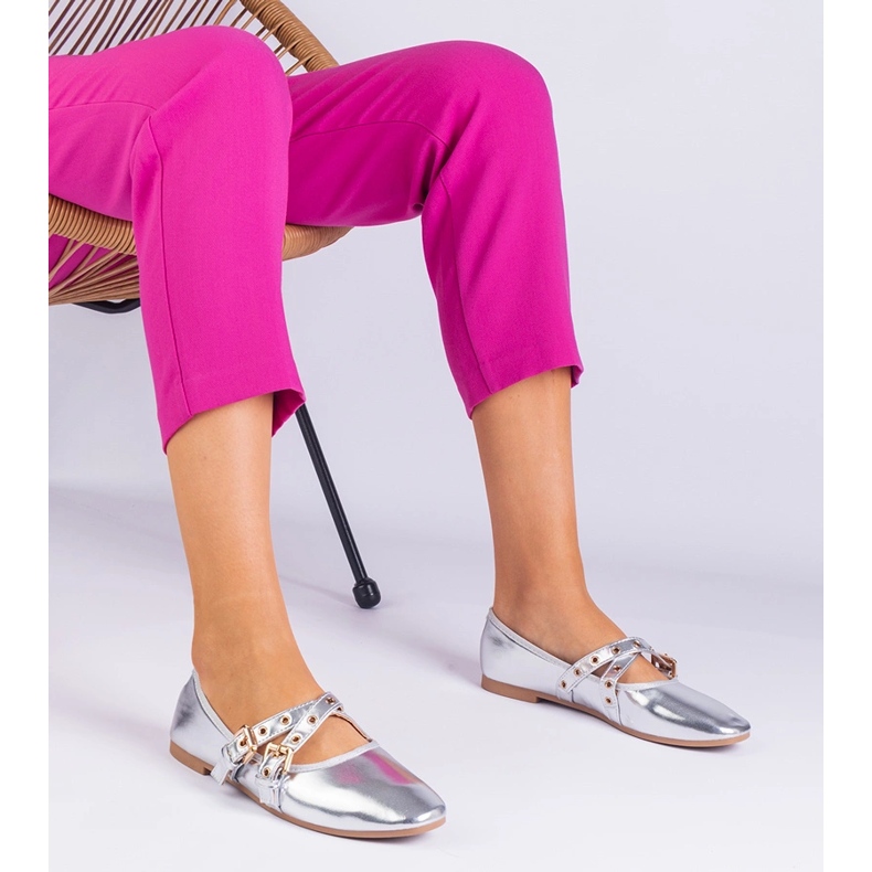 Eco -hopea -metalliset balleriinit, jotka on koristeltu soljella 1