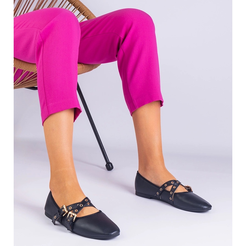 Eco -Lähdintä valmistettu mustalla balleriinilla koristeltu soljella 1