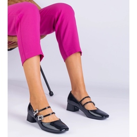 Mustat pumput, jotka on lakattu kiinnittimellä zirkonilla 1