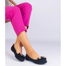 Musta klassinen balleriinit keulalla 2