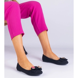 Musta klassinen balleriinit keulalla 1