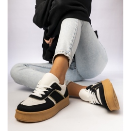 Naisten klassiset lenkkarit Platfom mustalla 1