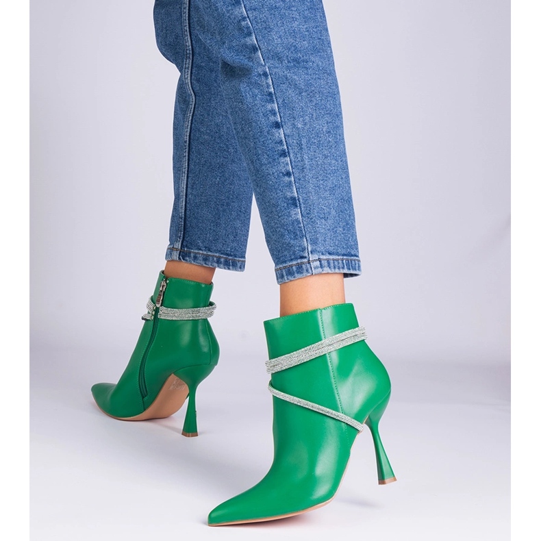 Vihreät saappaat korkokentällä, joka on koristeltu zirkonilla 1