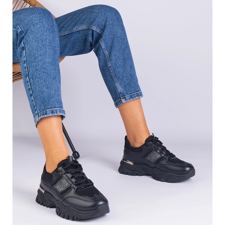 Mustat naisten lenkkarit koristeltu kimaltelevat 1