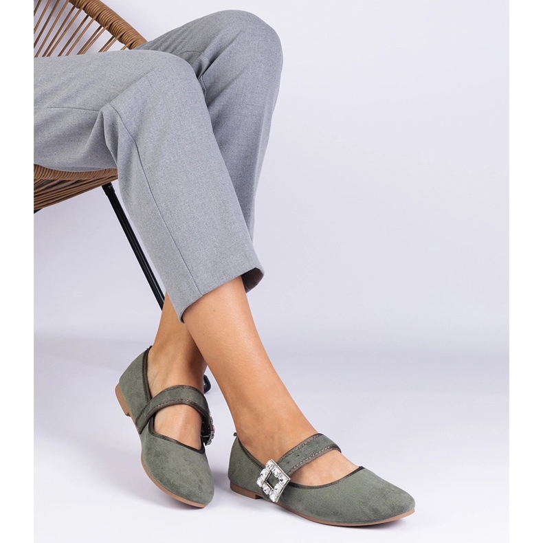 Vihreät balleriinit, jotka on koristeltu solki kiteillä 1