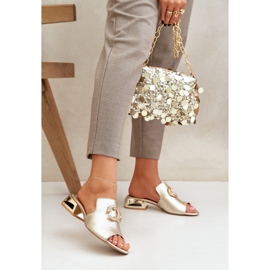 Tyylikkät nahkaiset naisten matalat säiliöt Laura Messi 2874 Zlotys kultainen 2