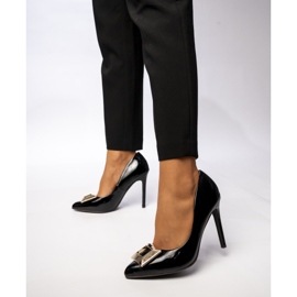 Naisten arvostetut mustat pumput 1