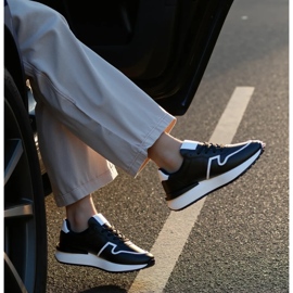 Naisten lenkkarit velox musta 2