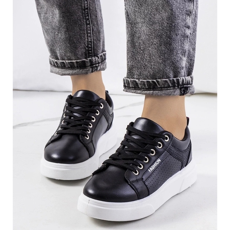 D/GMR Mustat tennarit paksulla Louisiana-pohjalla 1