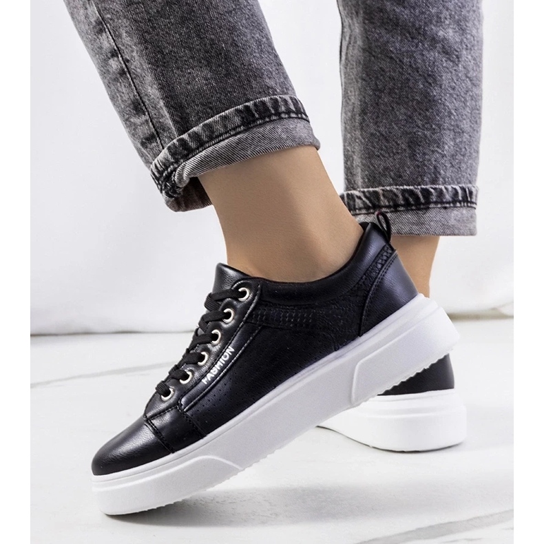 D/GMR Mustat tennarit paksulla Louisiana-pohjalla 2