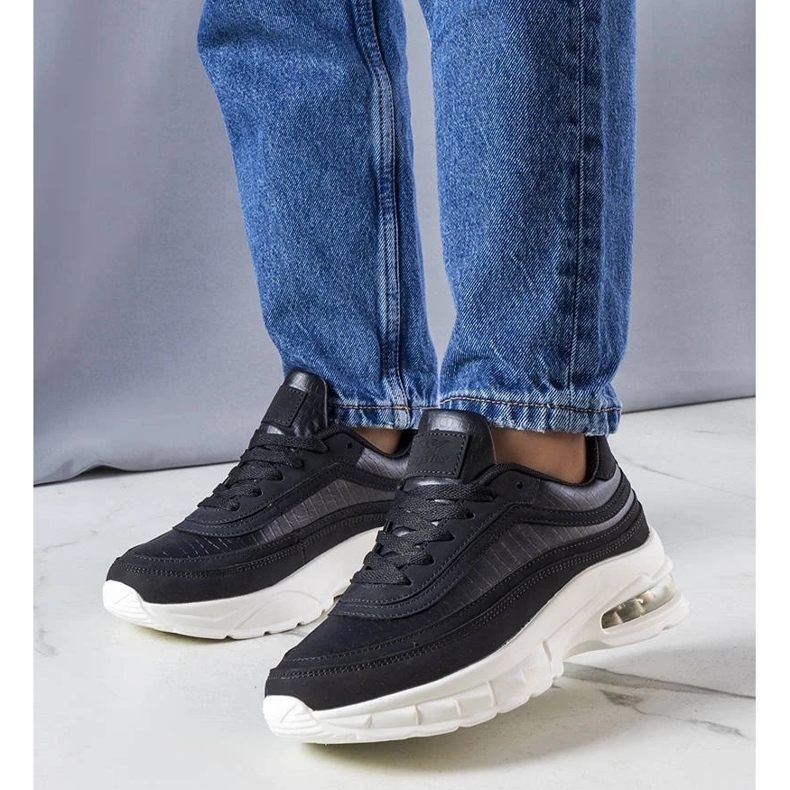 D/GMR Courtne mustat tennarit 1