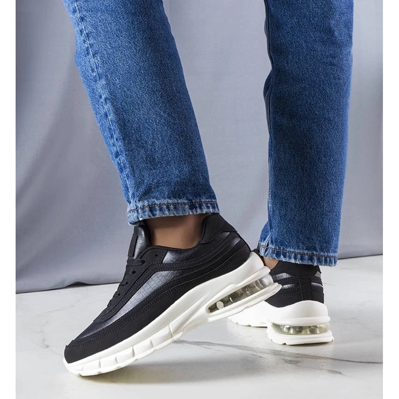 D/GMR Courtne mustat tennarit 2