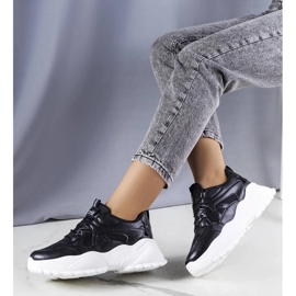 D/GMR Mustat tennarit massiivisessa Lorene-pohjassa 1