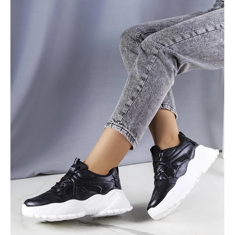 D/GMR Mustat tennarit massiivisessa Lorene-pohjassa 1