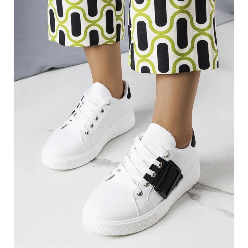 D/GMR Valkoiset tennarit, joissa on musta Erin-solki valkoinen 1