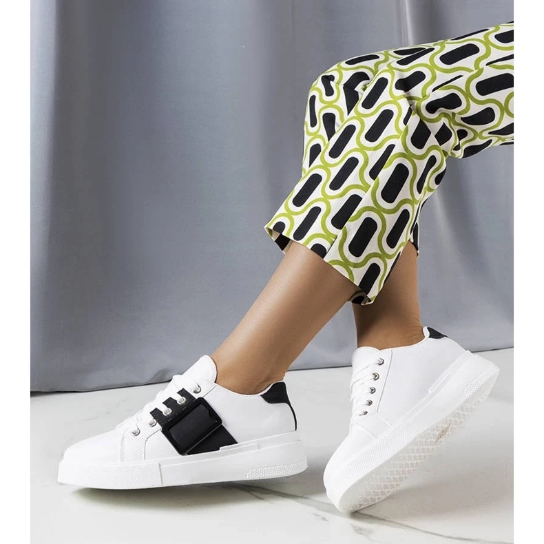 D/GMR Valkoiset tennarit, joissa on musta Erin-solki valkoinen 2