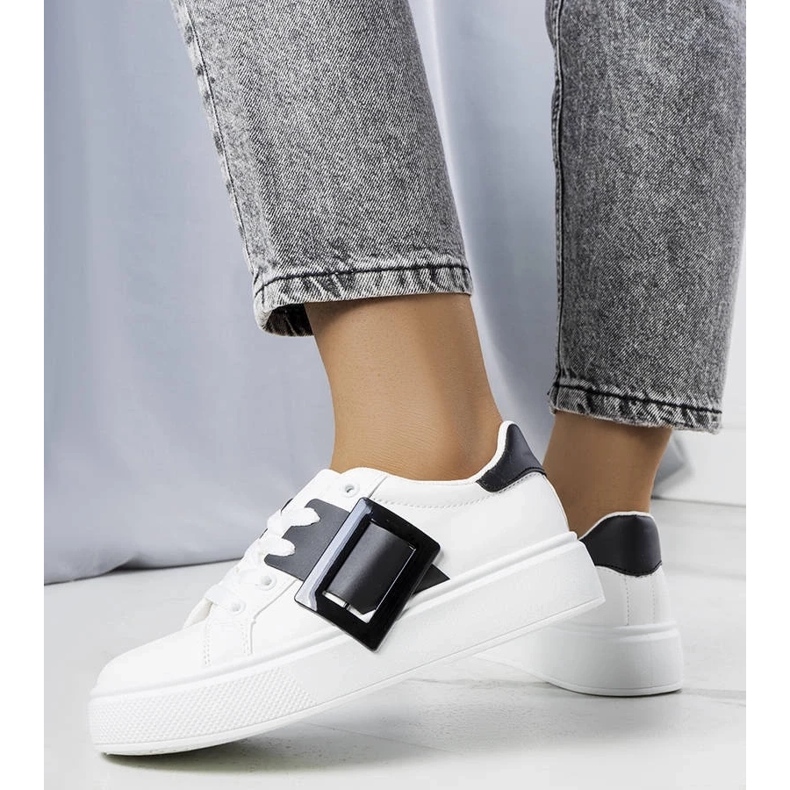 D/GMR Valkoiset tennarit, joissa on musta Toni-solki valkoinen 2