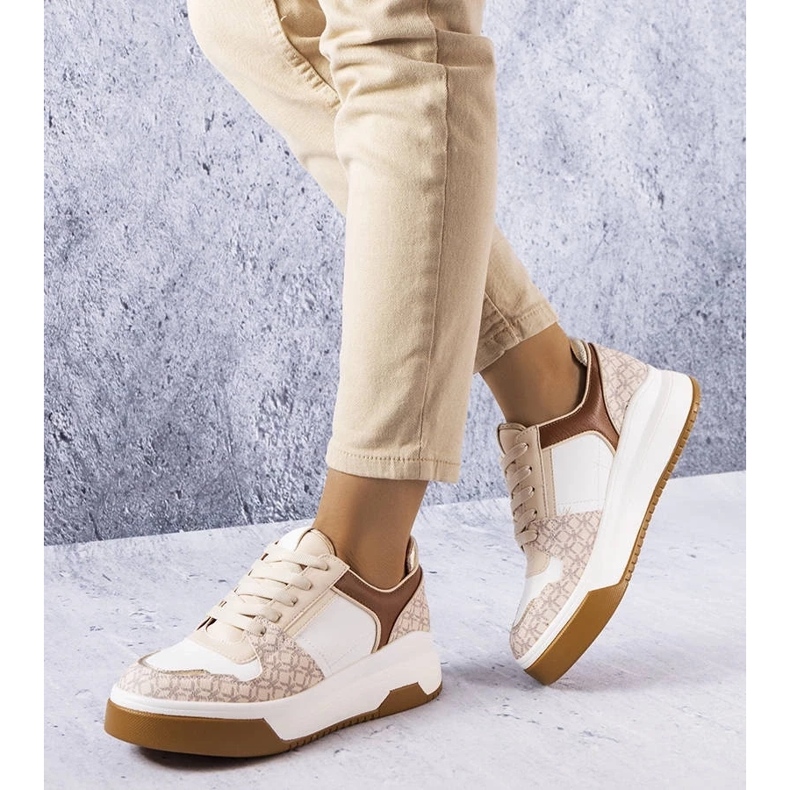 D/GMR Ruskeat tennarit, jotka on koristeltu Grandbois-monogrammilla 1