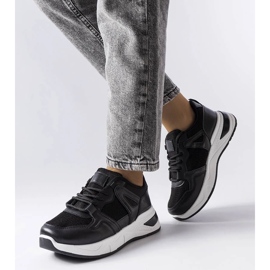 D/GMR Mustat lenkkarit, jotka on valmistettu yhdistetyistä materiaaleista Cayalta 1