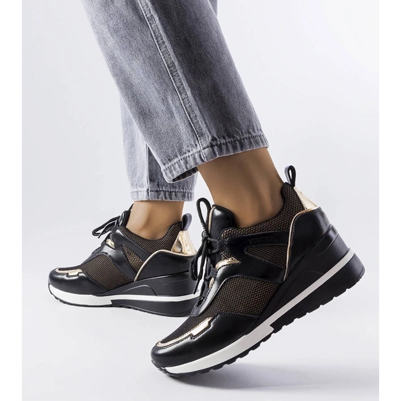 D/GMR Vincezin mustat ja kultaiset kiilalenkkarit 2