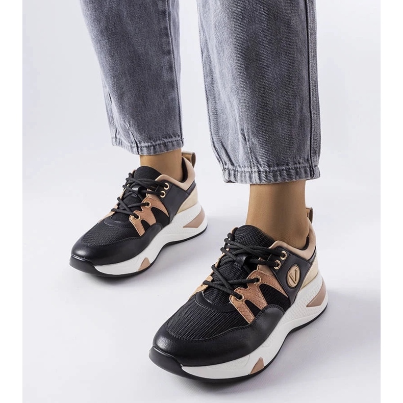 D/GMR Mustan ja kultaisen lenkkarit Vinceza 1