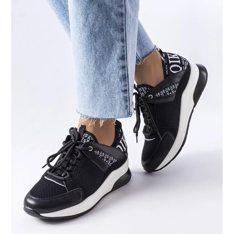 D/GMR Mustavalkoiset lenkkarit Vinceza 1