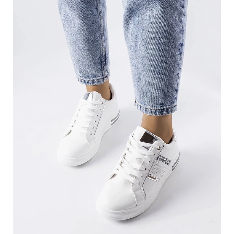 D/GMR Valkoiset lenkkarit koristeltu Xarles strassit 1