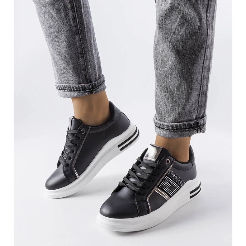 D/GMR Mustat lenkkarit koristeltu Xarles strassit 1