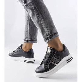 D/GMR Mustat lenkkarit koristeltu Xarles strassit 2