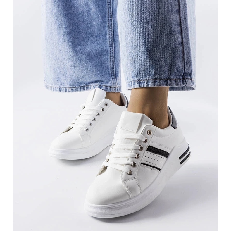 D/GMR Lanoie valkoiset alustalenkkarit 1