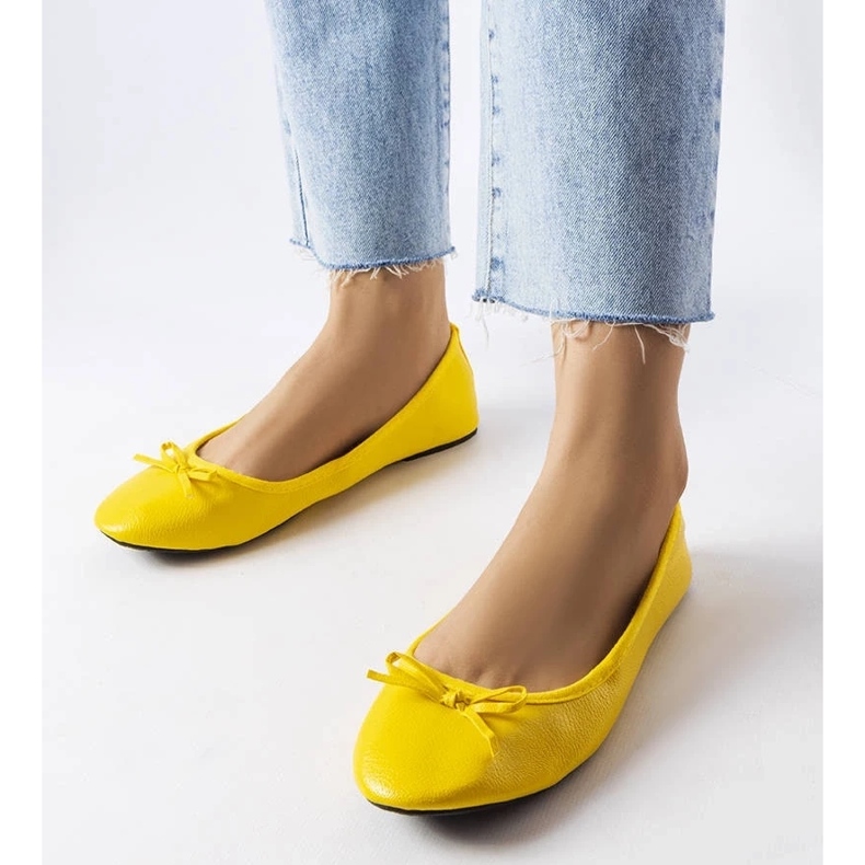 D/GMR Keltaiset baleriinat koristeltu Vaillancour-rusetilla keltainen 1