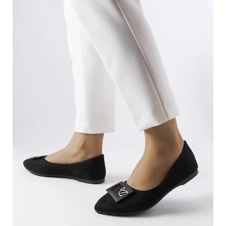 D/GMR Flemingin mustat balerinat, jotka on koristeltu strassikivillä 1