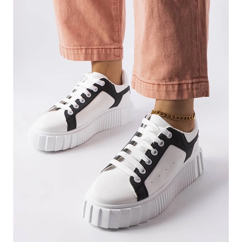 D/GMR Valkoiset lenkkarit Gosselin-alustalla 1